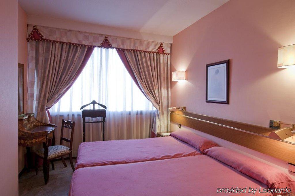 Hotel Foxa 25 Madrid Camera foto